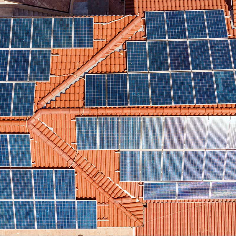 Sistema de montaje fotovoltaico en techos inclinados